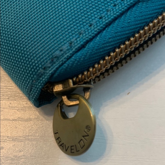 Travelon RFID Travel Wallet - Picture 4 of 4